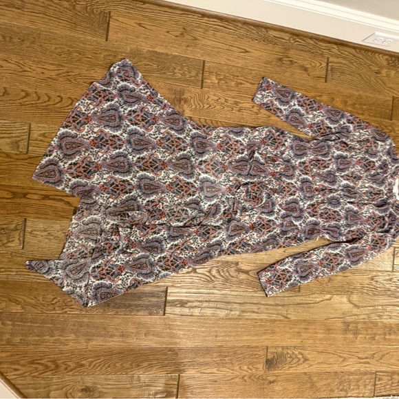 VERONICA BEARD Suzan Long Sleeve
Handkerchief Hem Paisley Dress
Size: 8 - Picture 5 of 6